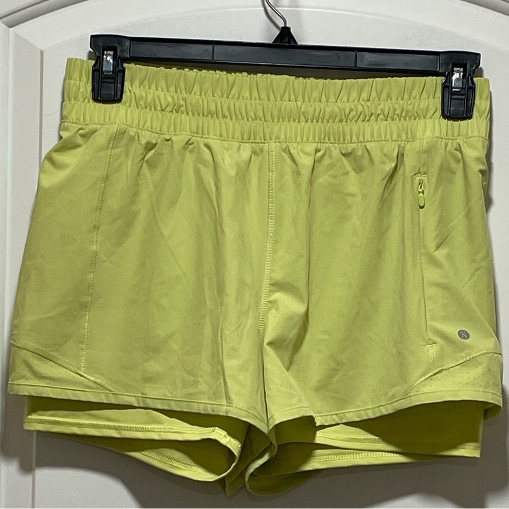 Layer 8 3” Crossover Women's Medium Athletic Running Yoga Workout Yellow Shorts
